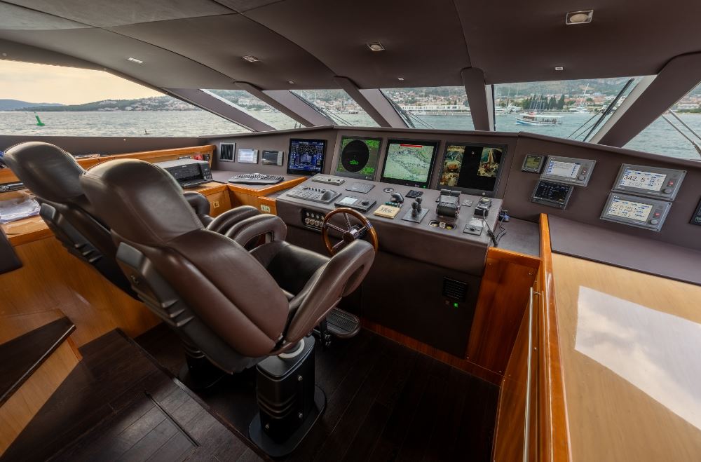 sunseeker-34-metre-arago-where-effotless-performance-timeless-luxury-11