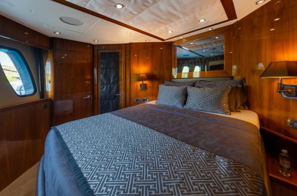 sunseeker-34-metre-arago-where-effotless-performance-timeless-luxury-4