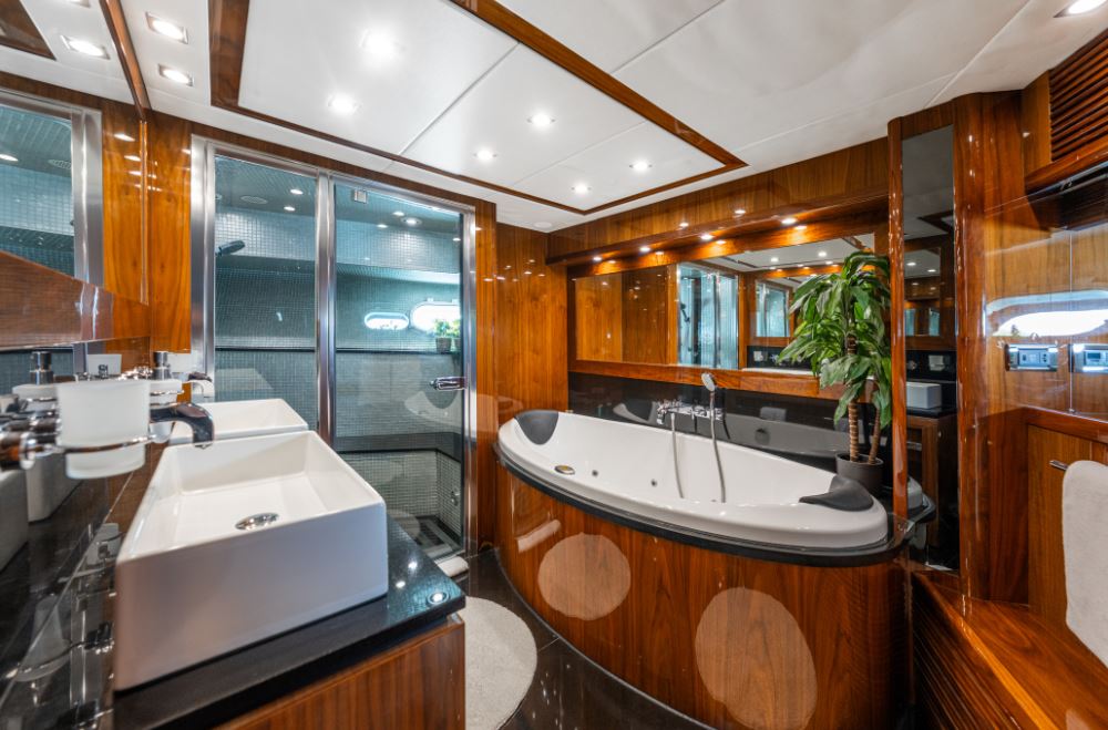 sunseeker-34-metre-arago-where-effotless-performance-timeless-luxury-5