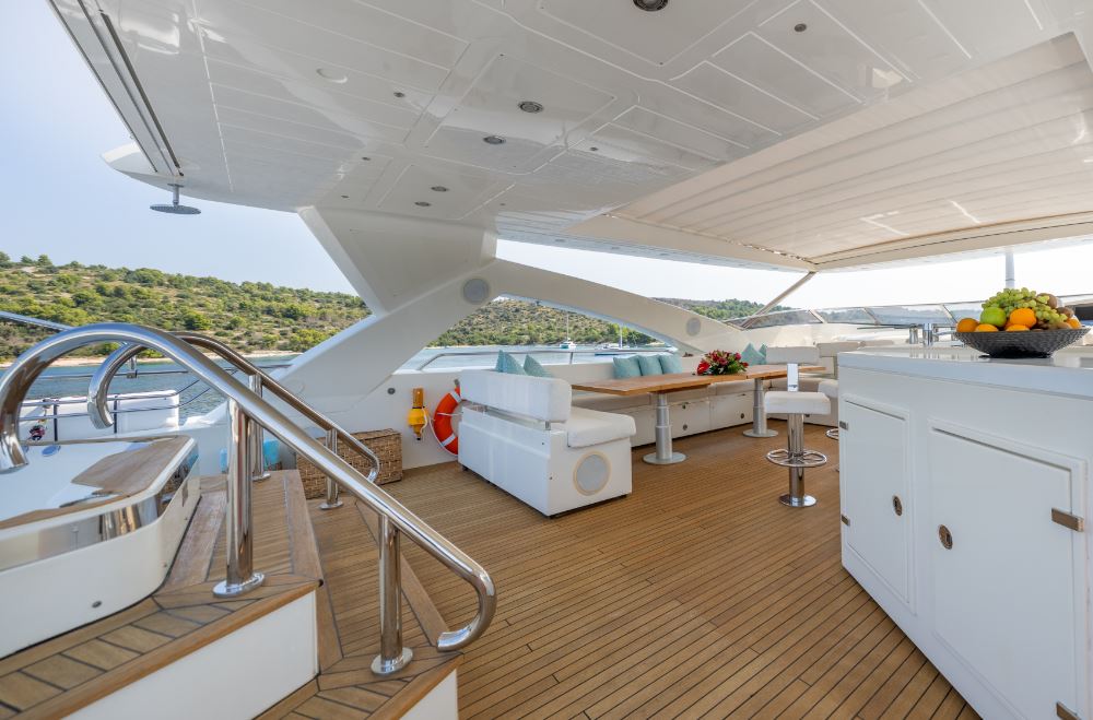 sunseeker-34-metre-arago-where-effotless-performance-timeless-luxury-9