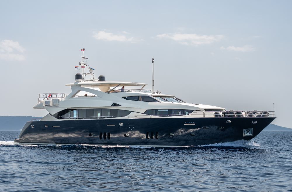 sunseeker-34m-arago-where-effotless-performance-timeless-luxury-1-main