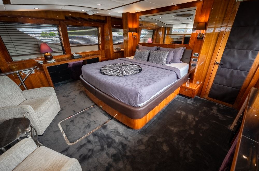 sunseeker-34m-arago-where-effotless-performance-timeless-luxury-3