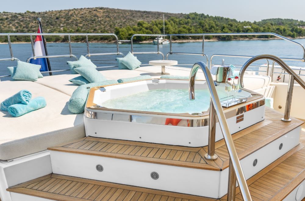 sunseeker-34m-arago-where-effotless-performance-timeless-luxury-8