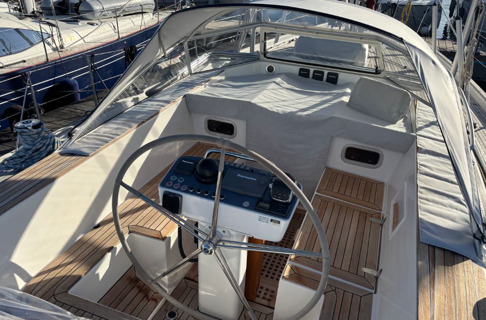 hallberg-rassy-48-mkii-elk-is-ready-for-her-next-chapter-3