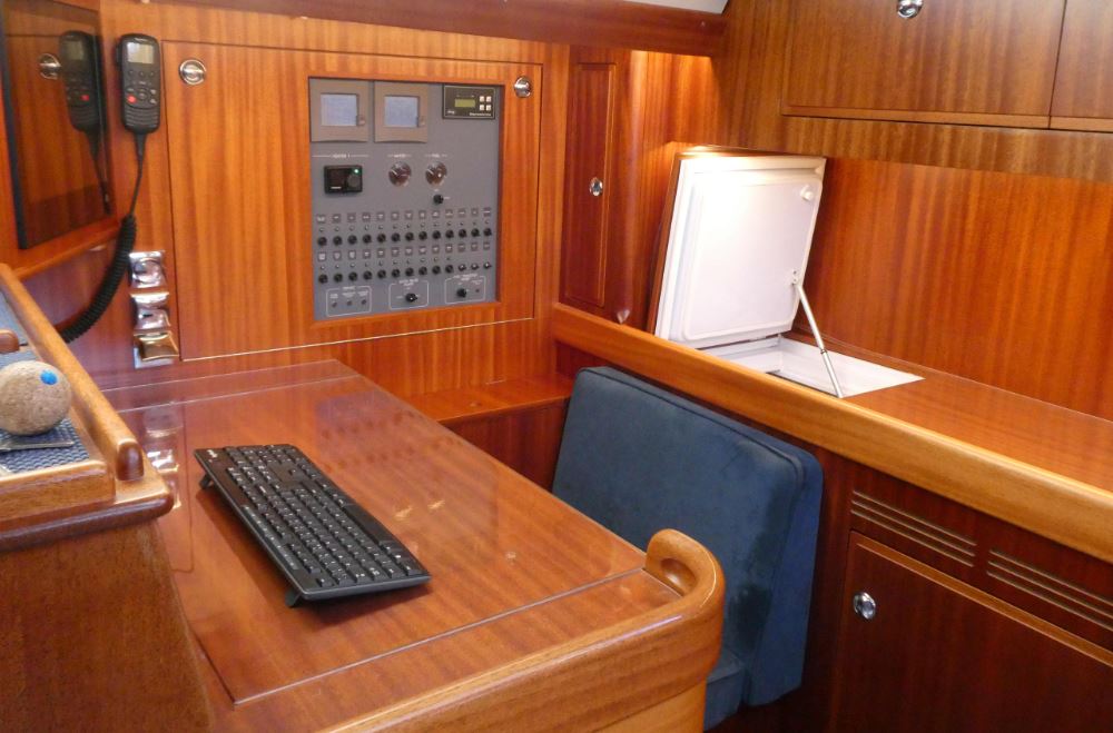 hallberg-rassy-48-mkii-elk-is-ready-for-her-next-chapter-6