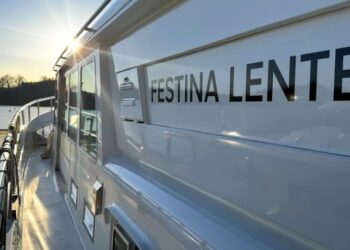 Stentor 1800, FESTINA LENTE 9