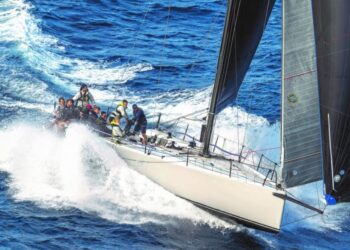HH42, SCAMP 3 – carbon precision built for offshore racing