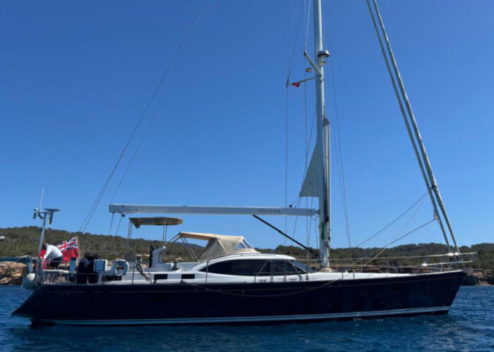 discovery-58-luna-of-sark-a-bluewater-cruiser-built-for-adventure-1-main