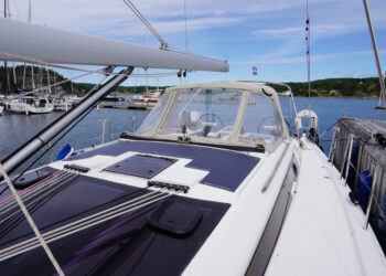 Dufour 390, JOY 12