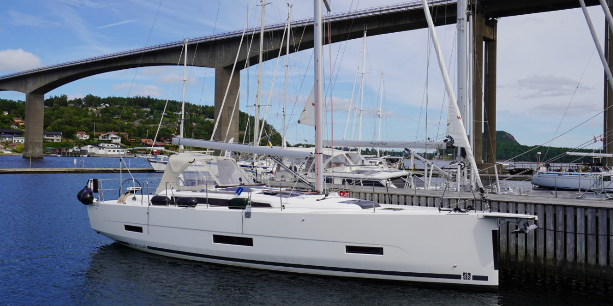 Dufour 390, JOY 1 Main