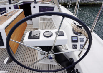 Dufour 390, JOY 17