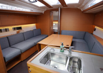 Dufour 390, JOY 23