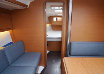 Dufour 390, JOY 25