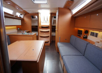 Dufour 390, JOY 28