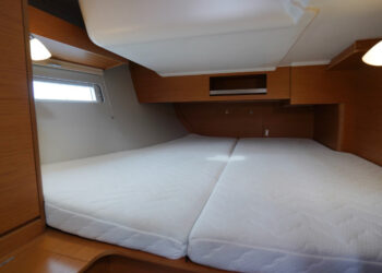 Dufour 390, JOY 32